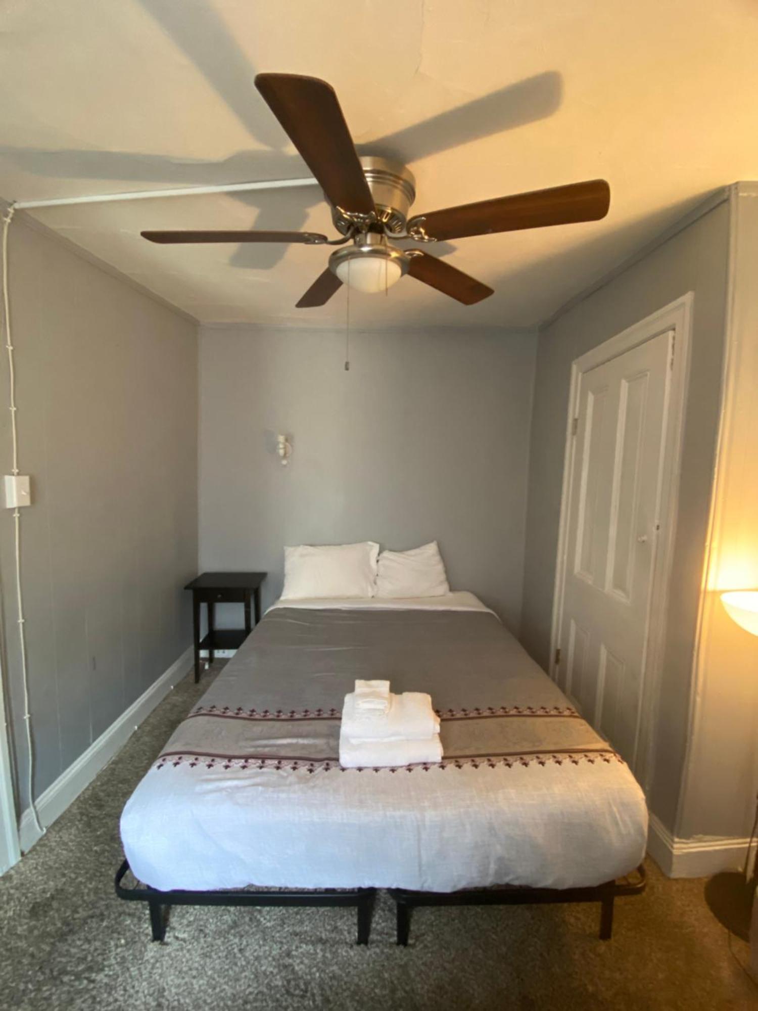 Clover 2900 - Apartment And Rooms With Private Bathroom Near Washington Ave South Philly Filadélfia Quarto foto